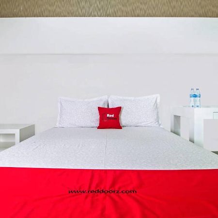 Готель Reddoorz @ Pulomas Джакарта Екстер'єр фото