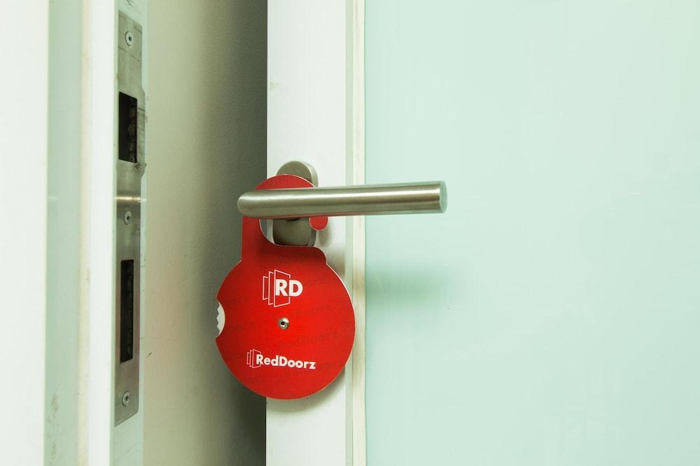 Готель Reddoorz @ Pulomas Джакарта Екстер'єр фото