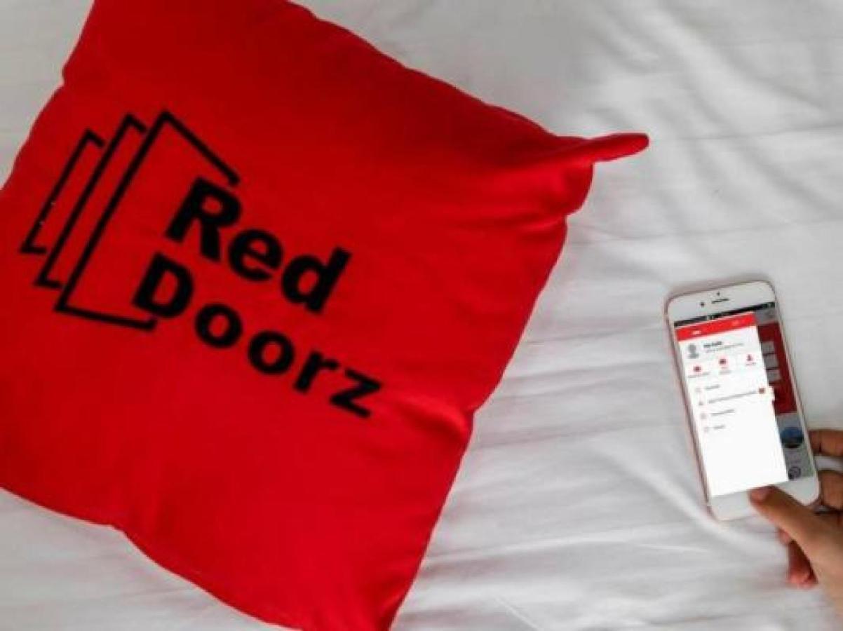 Готель Reddoorz @ Pulomas Джакарта Екстер'єр фото